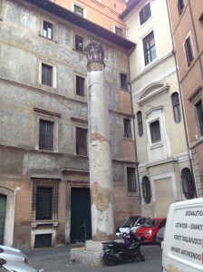 Corninthian column in a courtyard