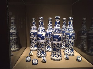 "Kekou-Kele (Six Pack)", 2002, Zhang Hongtu, porcelain