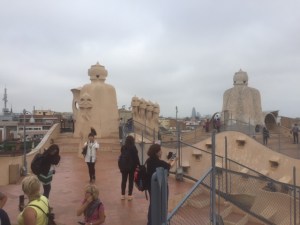 Looking to other buildings around you can see how the mechanical objects project in a very haphazard and unappealing way that Gaudi never wanted in his projects.