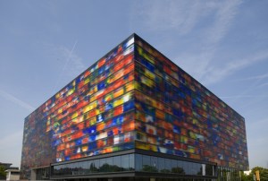 On the way to returning our bikes we pass the Netherlands Institute for Sound and Vision, a stunning modern building.